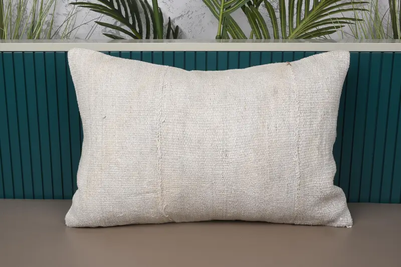 Beiges Patchwork-Kissen, handgefertigtes besticktes Kissen