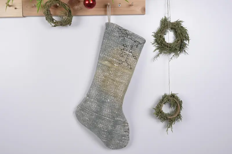 Şenlikli Noel Süsleri Deseni, 19 İnç Geniş Tatil Çorabı