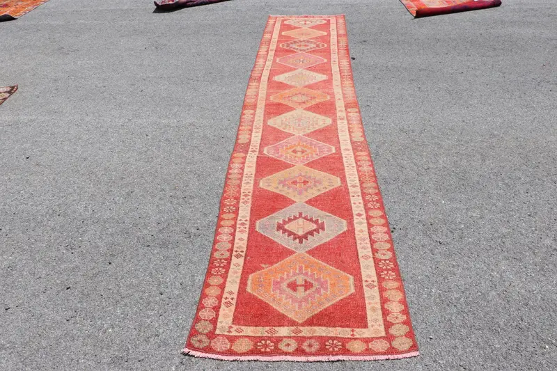 Türk 2.6x12.5 ft Halı, Runner Vintage Halı, Kırmızı Turuncu Fas Yün Halı - 1