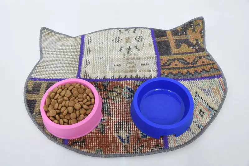 Mantel individual redondo bohemio de lana, diseño tradicional rojo y verde