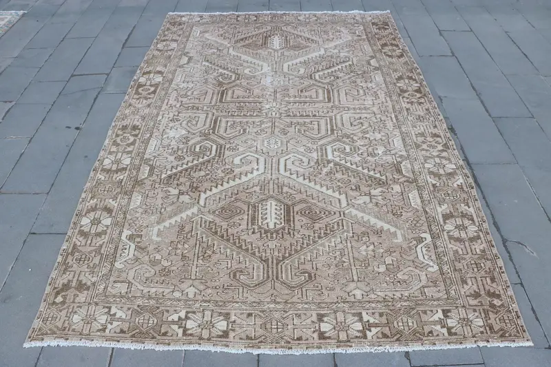 Elegant Beige & Brown Rug, 7,2x10,6 ft Polka Dot Design