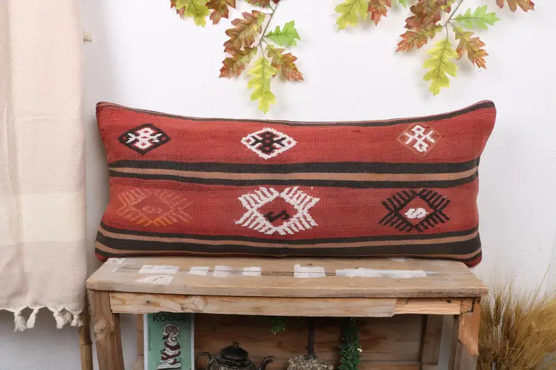 Kırmızı Güneybatı İşlemeli Kırlent, El Yapımı Vintage Yastık