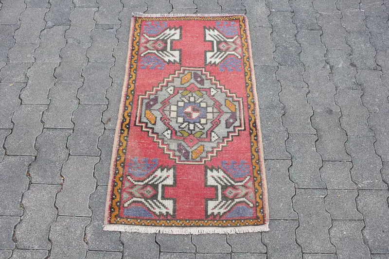 Vintage Küçük Halı, 1.6x3 ft Türk Halısı, Kırmızı Fas Yün Halısı - 1