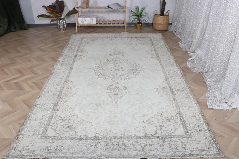 Türk Büyük Halı 5.7x9.9 ft, Vintage Oushak Beyaz Puantiyeli Yün Halı - 1