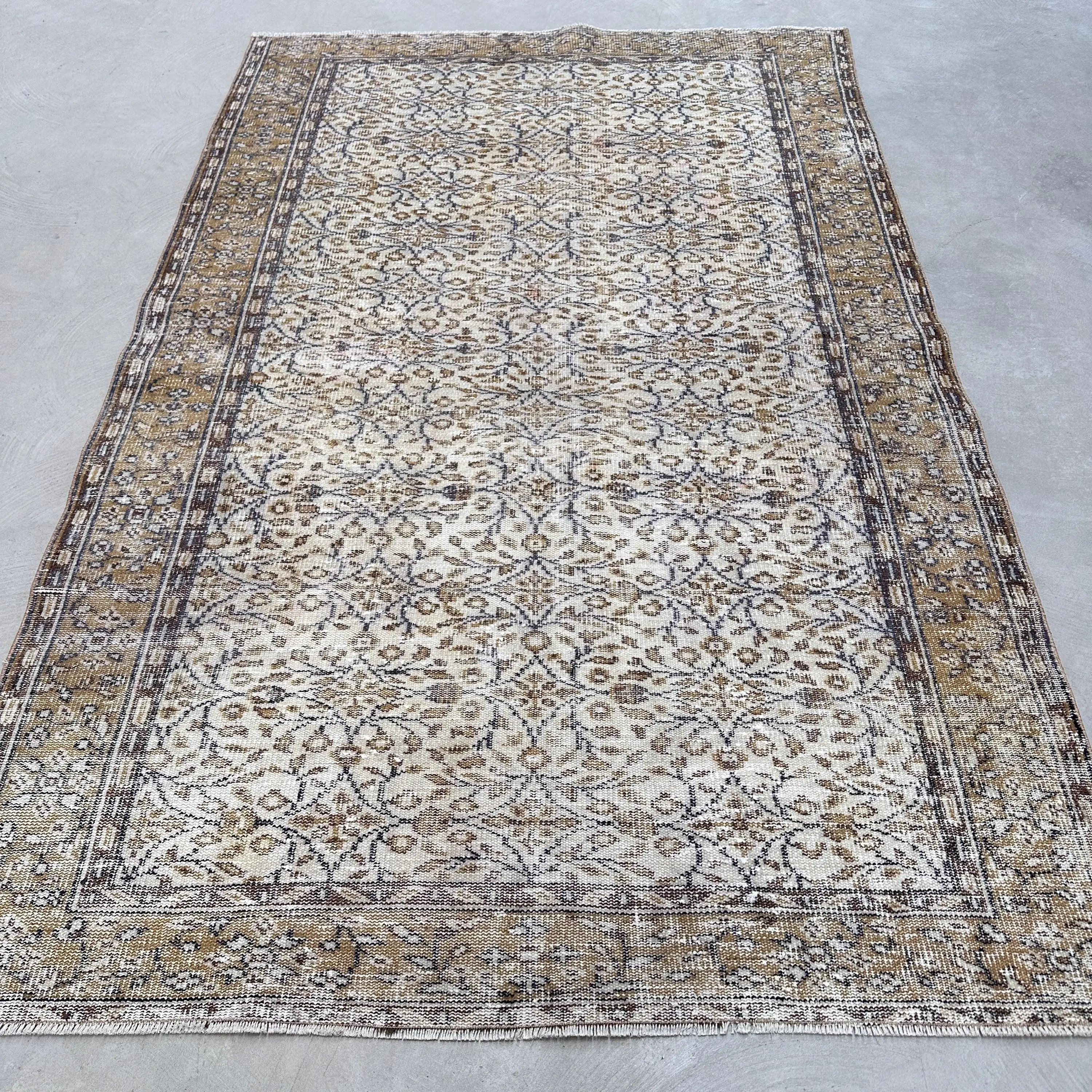 Türk Vintage Halısı, 5.4x8.6 ft Büyük Halı, Kahverengi Beyaz İkat Yün Halı - 1