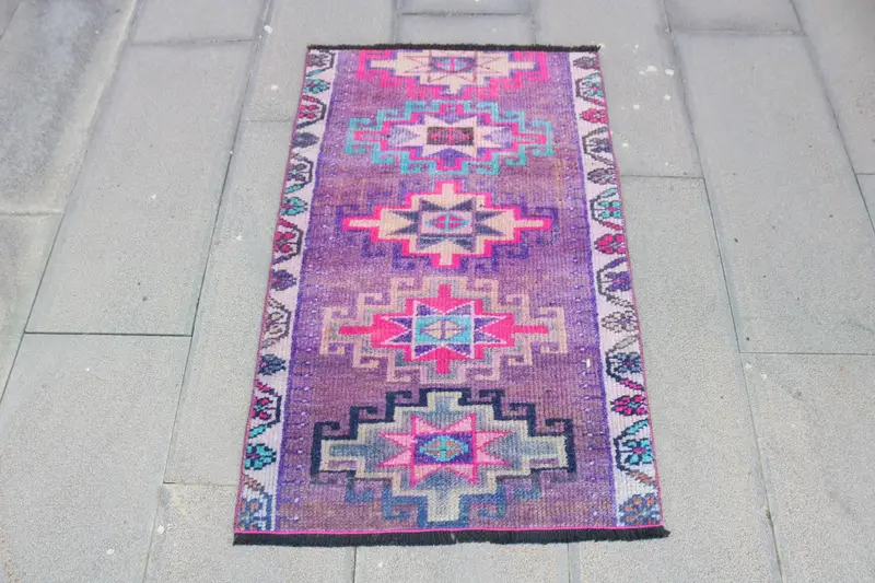 Alfombra turca Oushak de 2x3,2 pies, alfombra vintage, alfombra de lana con estampado animal púrpura - 1