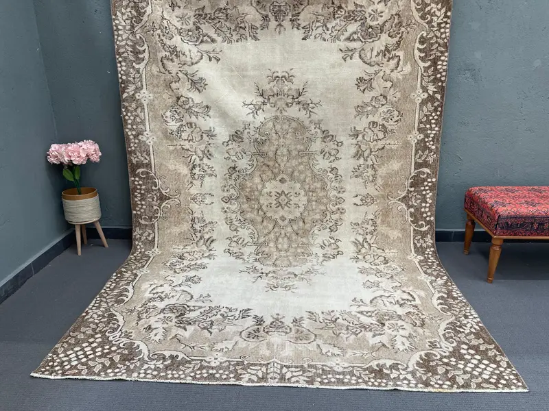 Türkischer Vintage Teppich, 5,6x10,1 ft großer Teppich, braun-weißer marokkanischer Teppich - 1