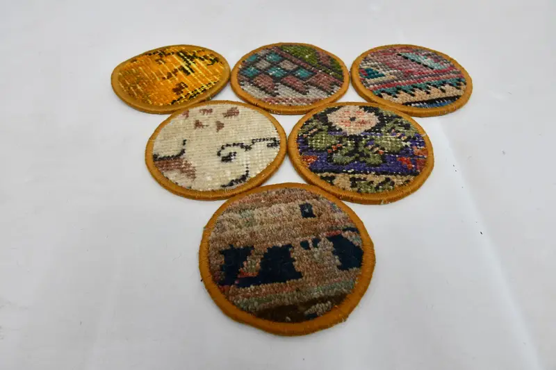 Posavasos circulares de bronce y naranja, juego de seis posavasos de cristal