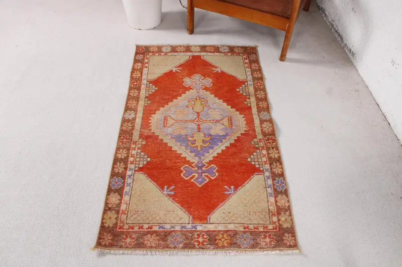 手作りのレッド&グリーンラグ、0.2x0.4フィート、自然にインスピレーションを得た装飾