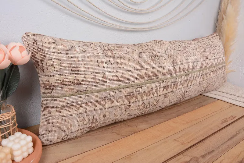 Almohada bordada floral beige, almohada de tiro hecha a mano de 16x48