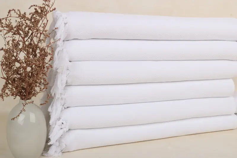 Monogramm-Geschirrtuch, weißes Fischgräten-Badezimmer-Gesichtstuch, 18 x 34 Zoll