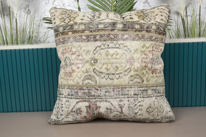 Handgefertigtes Patchwork-Wurfkissen, Vintage besticktes Leinenkissen