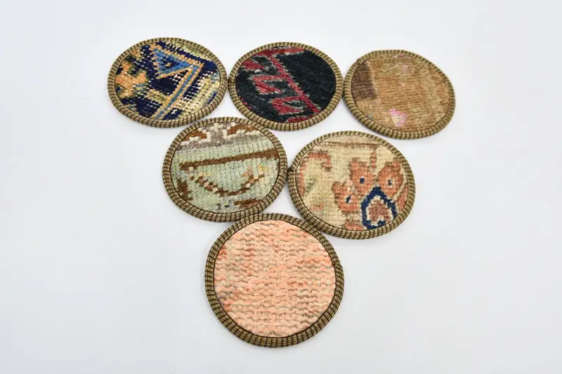 Zarif Bej ve Bronz Bardak Altlıkları, Çok Yönlü ve Dayanıklı Bardak Altlığı Seti