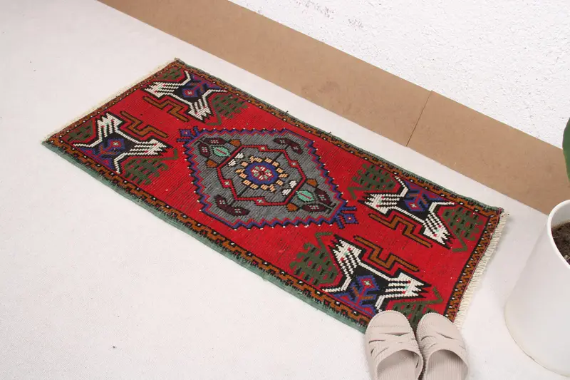1.8x3.37 ft Halı, Vintage Türk Küçük Halısı, Kırmızı Oushak Yün Halı - 1