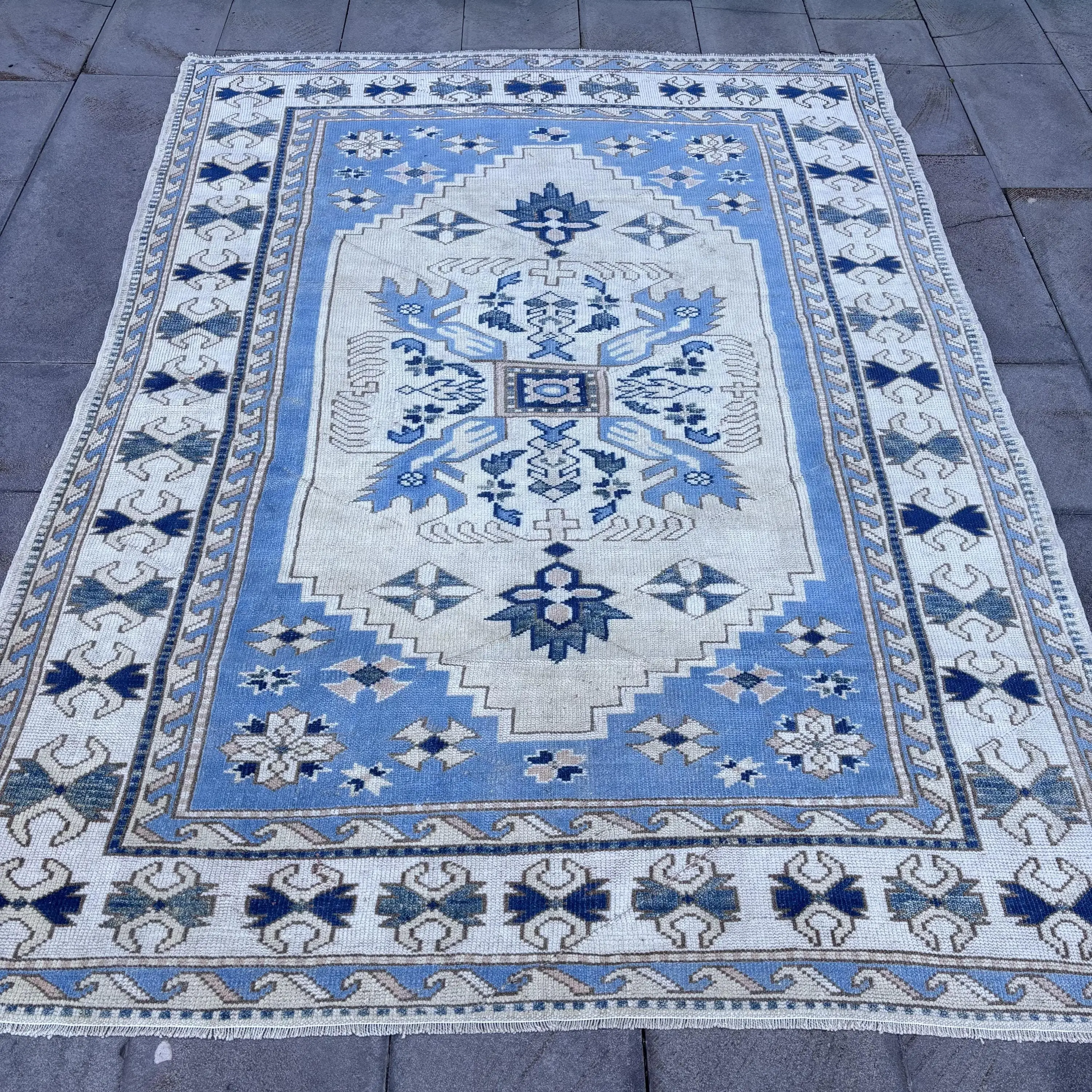 5.5x7.7 ft Halı, Vintage Türk Halısı, Mavi Beyaz Çizgili Halı - 1
