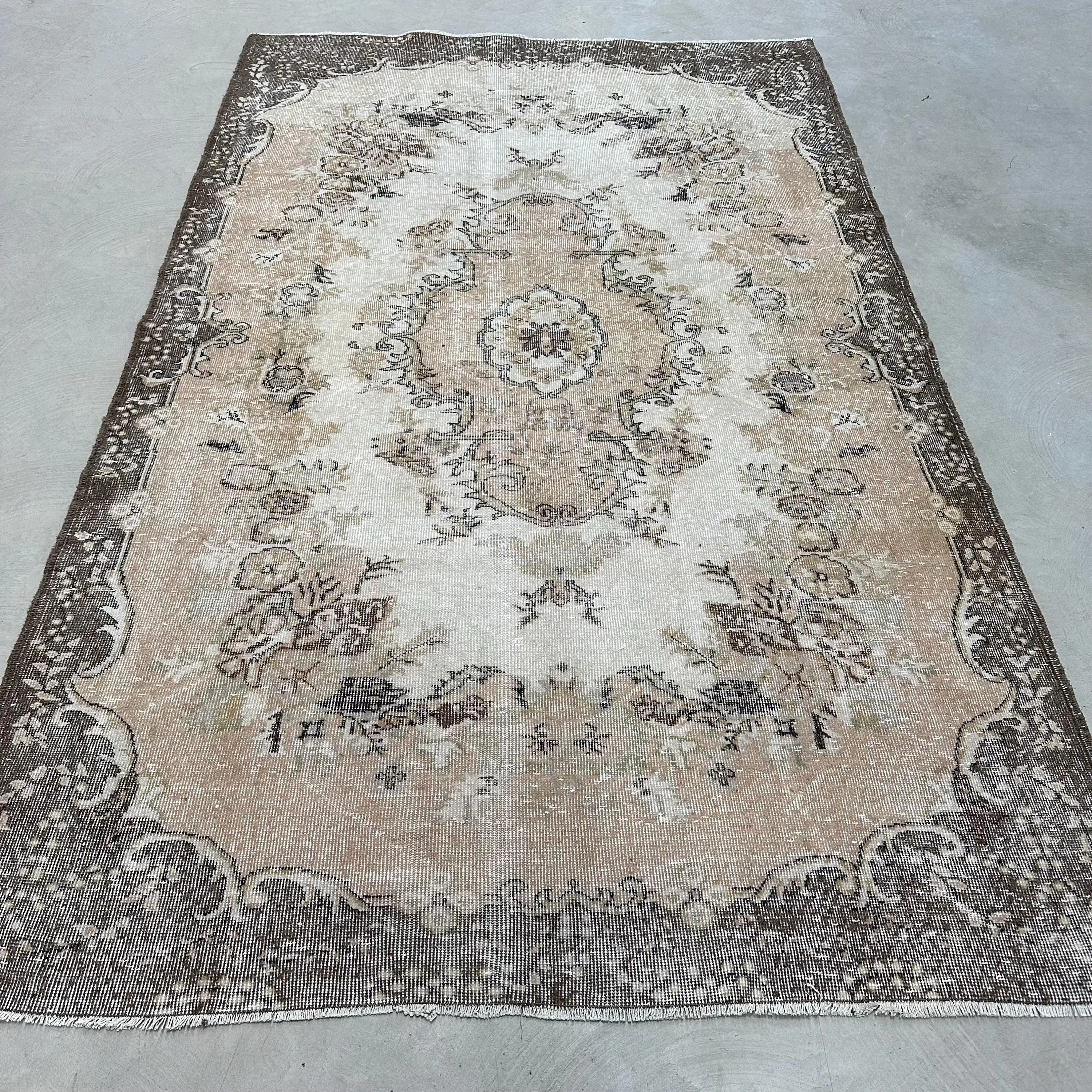 Vintage Halı, 5.6x9 ft Büyük Halı, Kahverengi Gri Yün Halı - 1