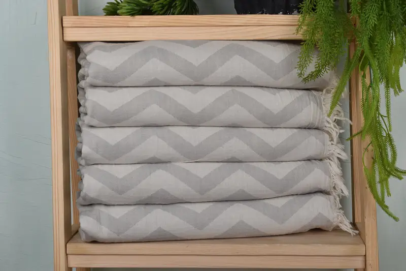 Personalized Zigzag Design Hand Towel Light Gray Cotton, 24x40 Inches