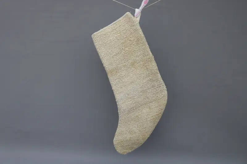 Beyaz Süslemeli Bej Noel Çorabı, 9 İnç Geniş Tatil Çorabı