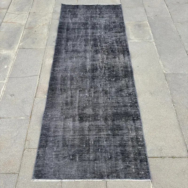 エレガントなブラックラグ、2.6x7.3フィートのボーダーデザイン