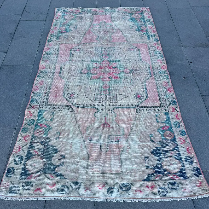 Zarif Pembe ve Yeşil Halı, 4,1x7,2 ft Geometrik Çiçek