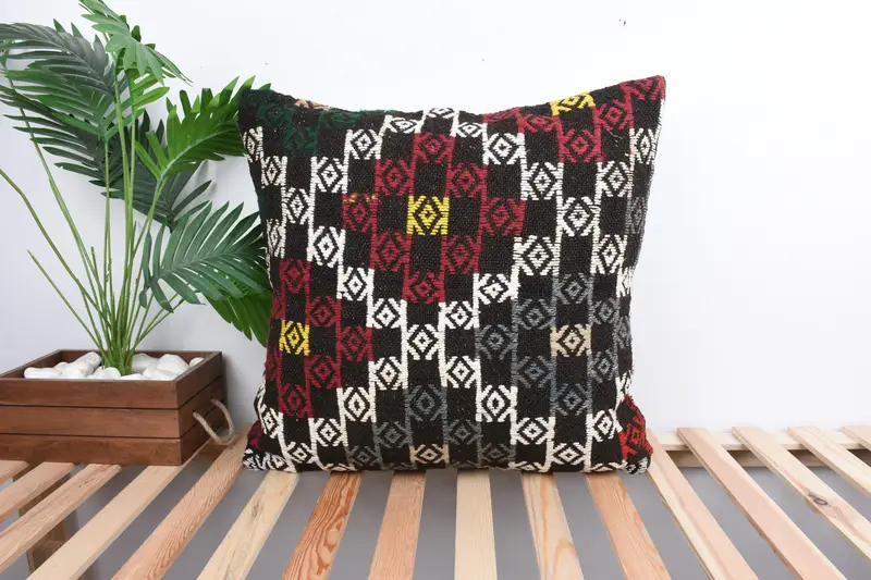 Rot-braun gestreiftes Kissen, handgefertigtes besticktes Kissen