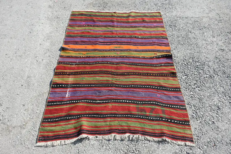 Alfombra turca decorativa de 3,8x5,3 pies, alfombra vintage, alfombra de lana a rayas verdes rojas - 1