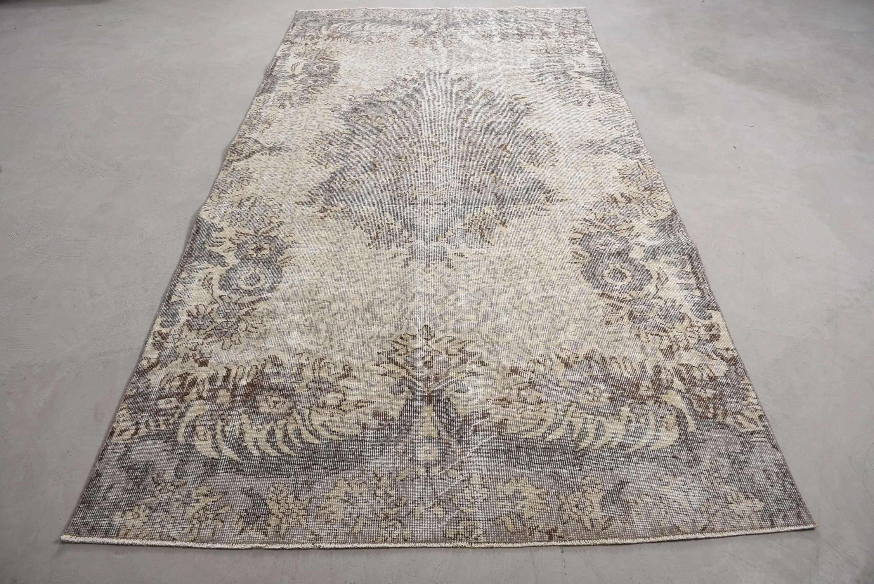 Vintage Türk Halısı, 5x9.9 ft Halı, Gri Kahverengi Kamuflaj Yün Halı - 1