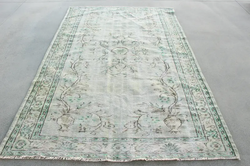 Vintage Oushak Teppich 5,4 x 8,3 Fuß, grün-weißer türkischer Teppich aus marokkanischer Wolle - 1