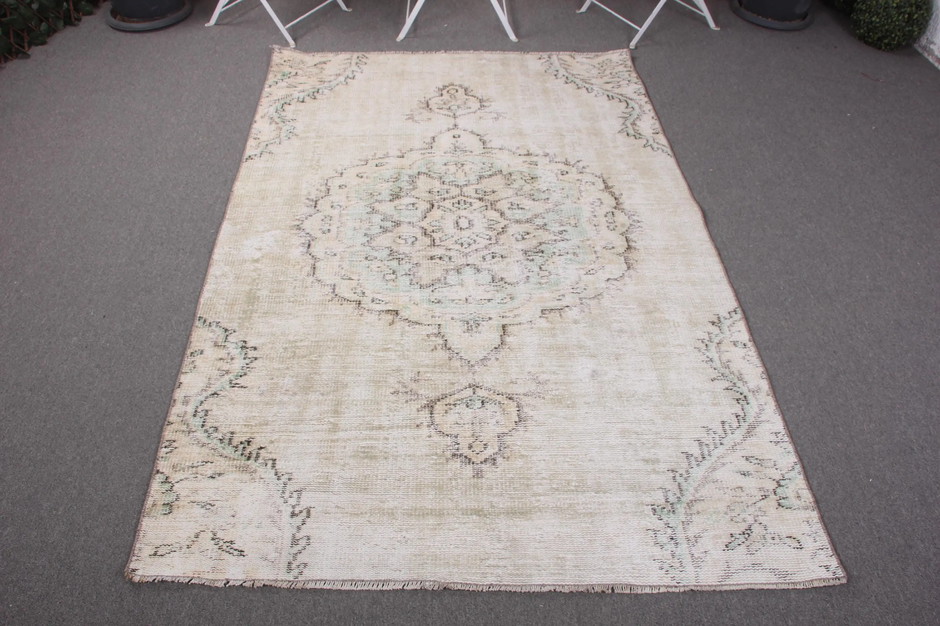 Türkischer Teppich, 130 x 201 cm, weißer gepunkteter Vintage-Teppich - 1