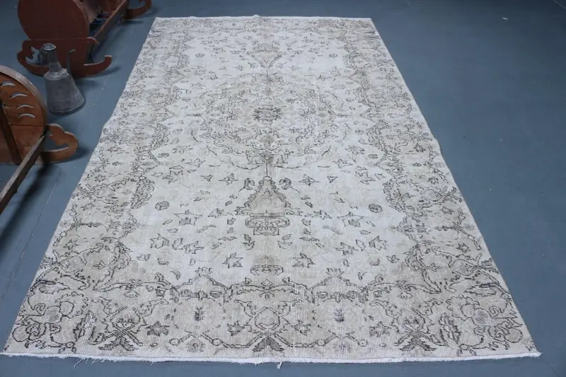 Alfombra Oushak de 5,6x9,2 pies, alfombra turca vintage, alfombra patchwork negra blanca - 1