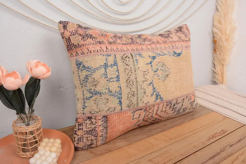 Orangefarbenes und bronzefarbenes Patchwork-Wurfkissen, besticktes rechteckiges Kissen