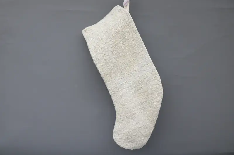 Beyaz Süslemeli Zarif Bej Noel Çorabı, Şenlikli Tatil Dekoru