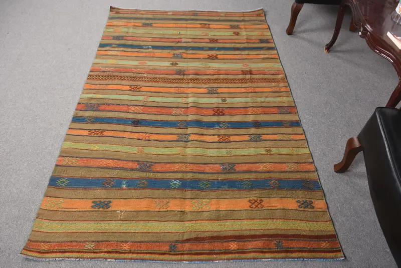 Alfombra Kilim vintage de 4,2x6,7 pies, alfombra turca, alfombra de lana de plantas y árboles de naranja - 1
