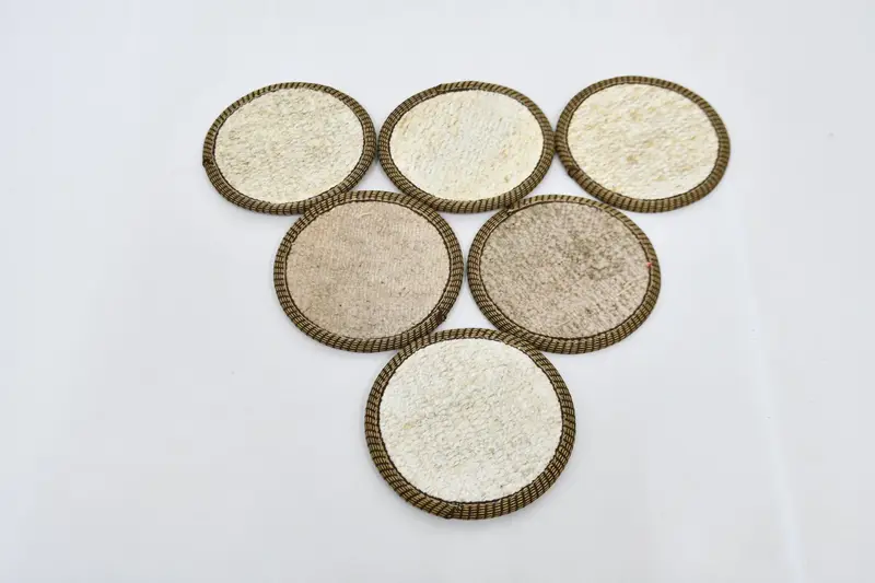 Elegantes posavasos redondos beige, posavasos de decoración de cocina premium