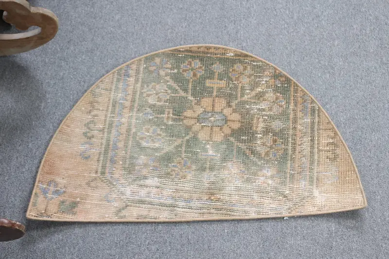 2,5 x 1,5 Fuß großer türkischer runder Teppich, grünbrauner Vintage-Wollteppich mit Blumenmuster - 1
