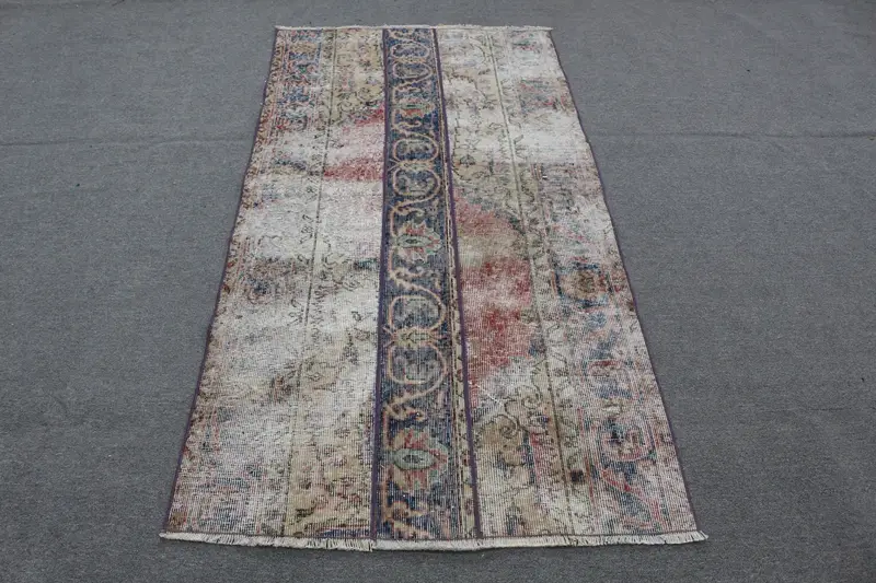 Eleganter beigefarbener Orientteppich, 6,3 x 6,27 Fuß mit blauen Akzenten