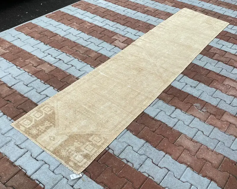 Elegant Beige Rug, 2,8x11,5 ft Floral & Geometric Design