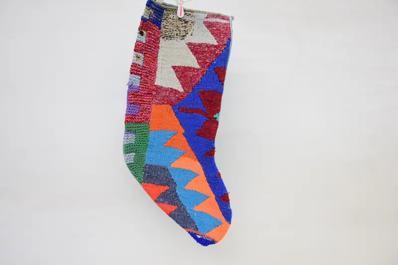 14インチのブルーとオレンジのクリスマスオーナメントストッキング、お祝いのホリデーデコレーション。