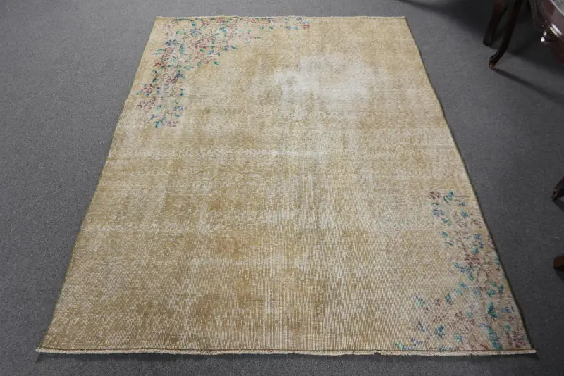 ヴィンテージ Oushak エリアラグ 4.5x6 フィート (138x184 cm)、ターキッシュブラウンチェックウールラグ - 1