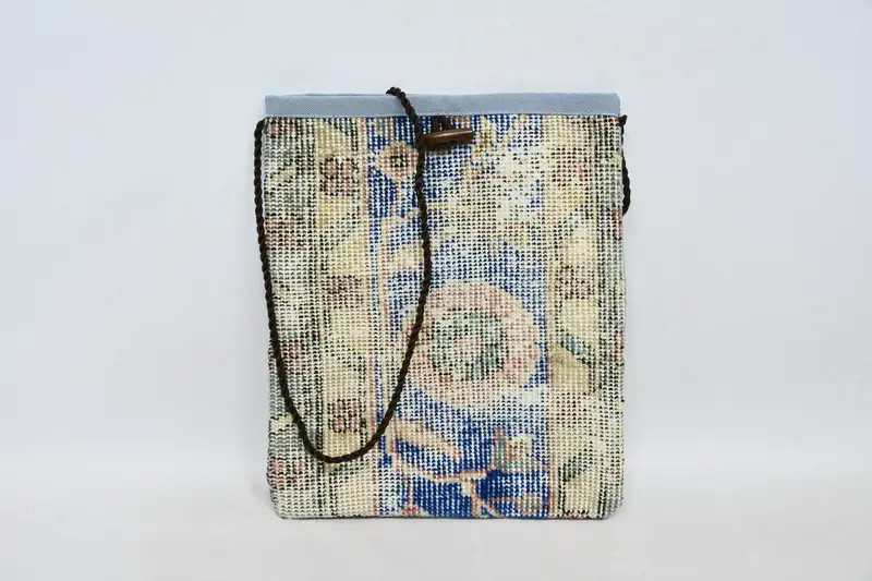 ヴィンテージモチーフのミニマリストキリムバッグ、調節可能なウールストラップ
