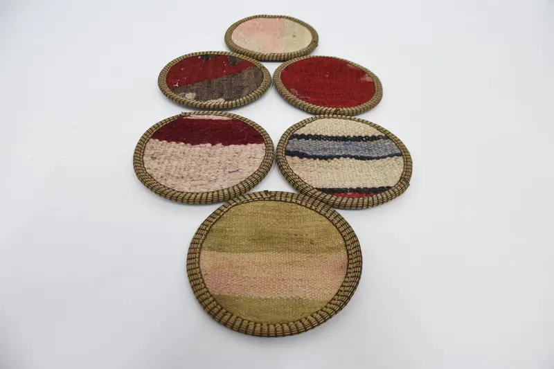 Böhmischer beige und roter Untersetzer, runder böhmischer Untersetzer