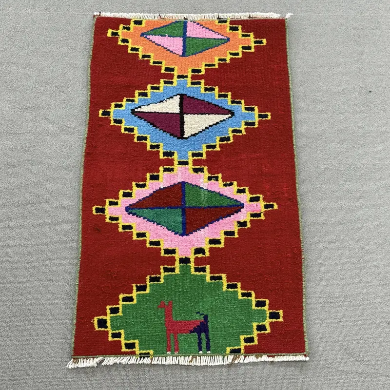 Türk Küçük Halısı 1.6x2.7 ft (48x82 cm), Oushak Kırmızı Kareli Vintage Halı - 1