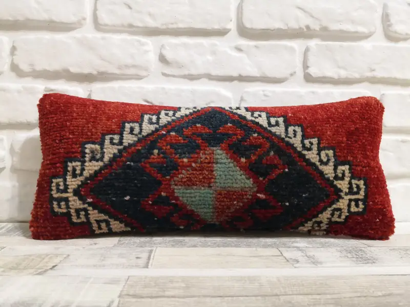 El Yapımı İşlemeli Yün Kırlent, Geometrik Vintage Dekor