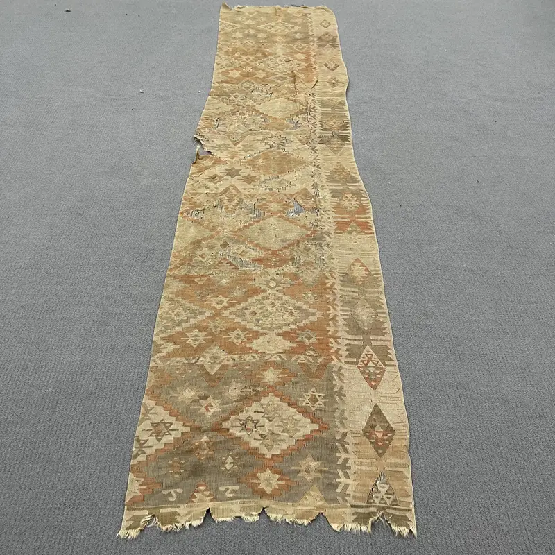 2,3x10,8 ft Green Rug, Solid Pattern with Orange Accents