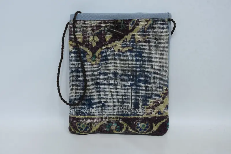 ヴィンテージモチーフのウールショルダーバッグ、キリムバッグ