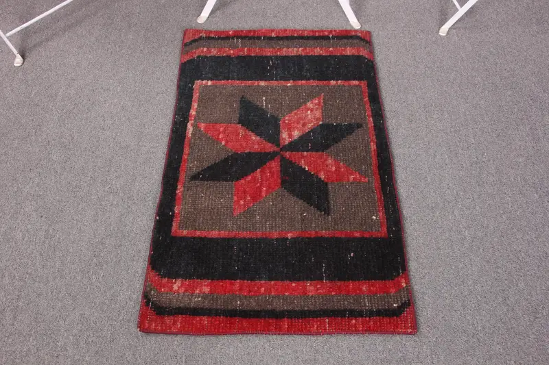 Handmade Black & Red Rug, 1,7x2,8 ft Geometric Floral