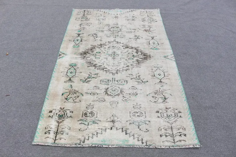 Elegant Beige & Brown Rug, 3,7x5,8 ft Animal Print