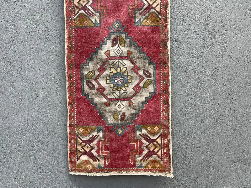 Vintage Turkish Small Rug 1.7x3.2 ft (52x98 cm), Red Floral Oushak Rug - 1