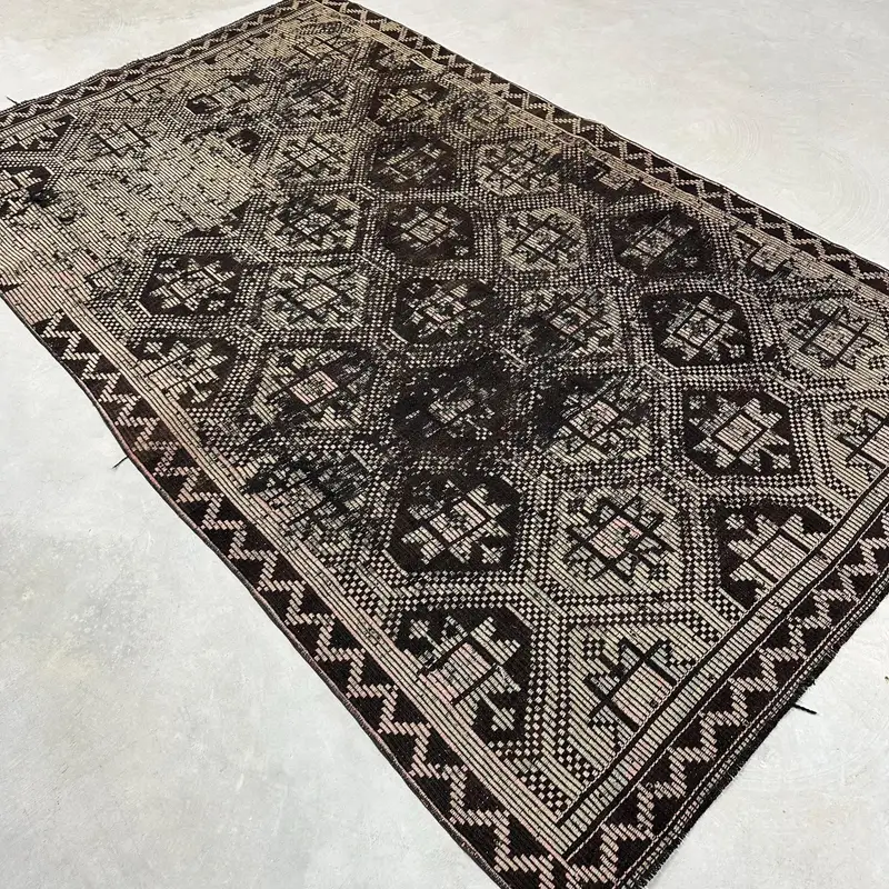 Türkischer großer Teppich, 5,3 x 8,5 Fuß Vintage-Teppich, schwarzer Kelim-Wollteppich - 1