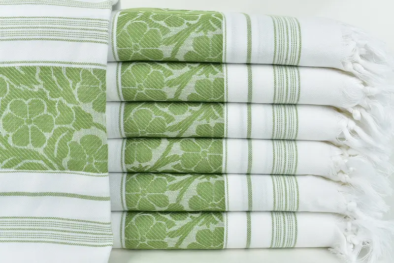 Gym Towel, Bridal Shower Favors, 70x40 Cotton Daisy Design Towel, Bridesmaid Gifts Personalized, Bachelorette Party Gifts Bridesmaids, Cotton towel - 1